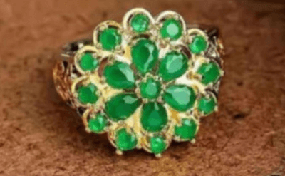 Двуцветен марков пръстен с изумруди